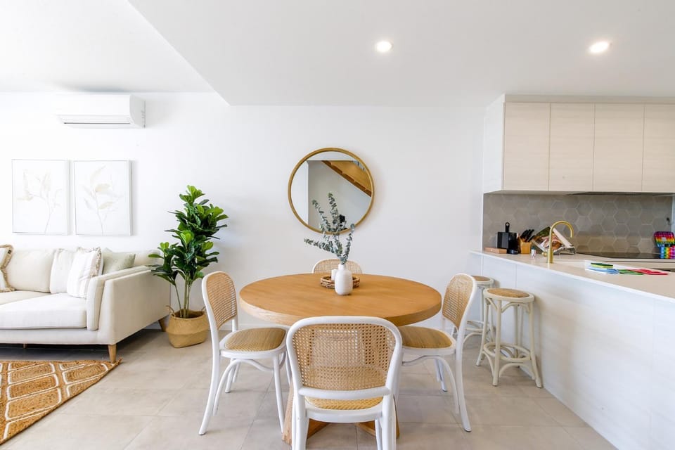 Lavish Coastal 2-Bed with Stunning Ocean Views Apartment in Batemans Bay