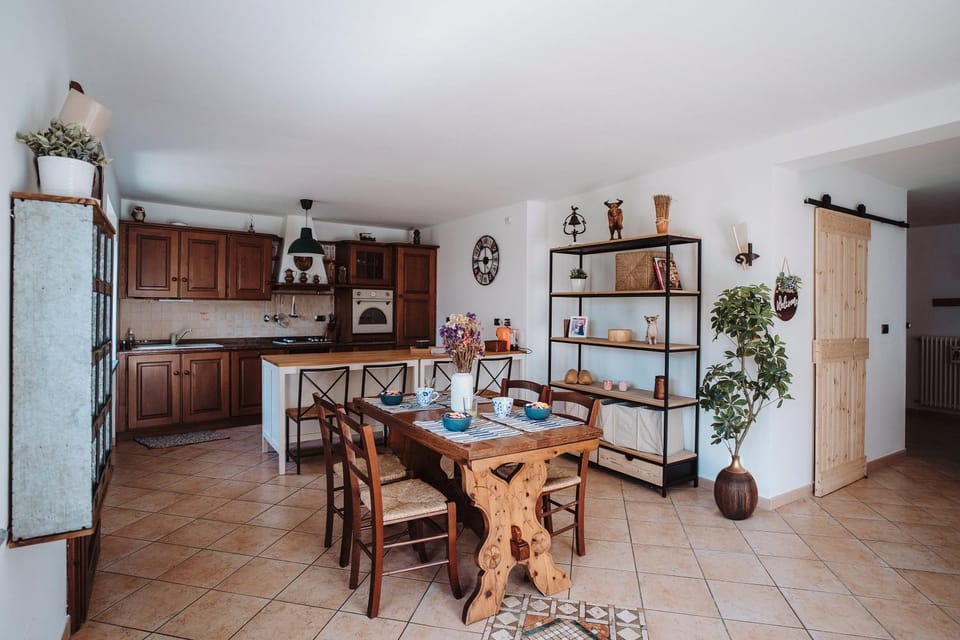 Dining area, minibar, pet friendly, stove