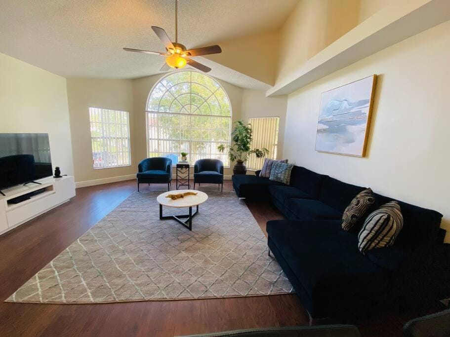 Luxury • Modern • CLOSE2DISNEY • 3bed • 2bath Apartment in Kissimmee