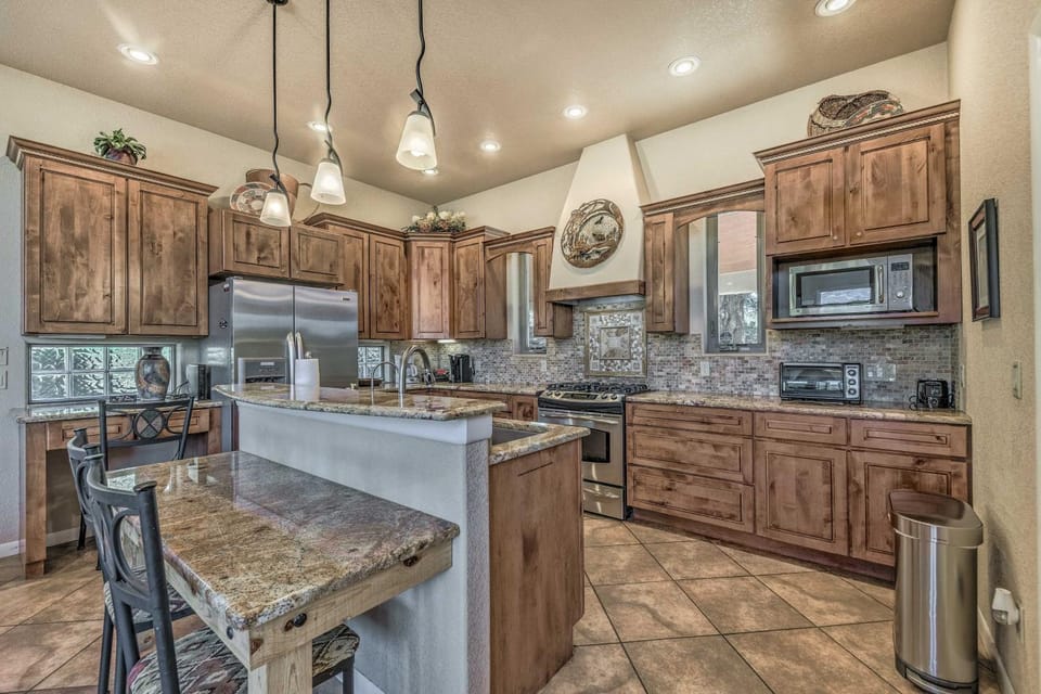 Scenic Ruidoso Home w/ Large Deck + Hot Tub! House in Ruidoso