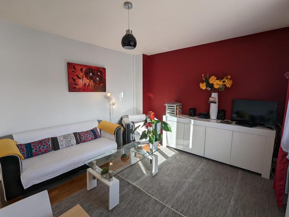 Charmant appartement avec terrasse et jardin, idéal pour 4 personnes, à Barbezieux - FR-1-653-196 Apartment in Nouvelle-Aquitaine