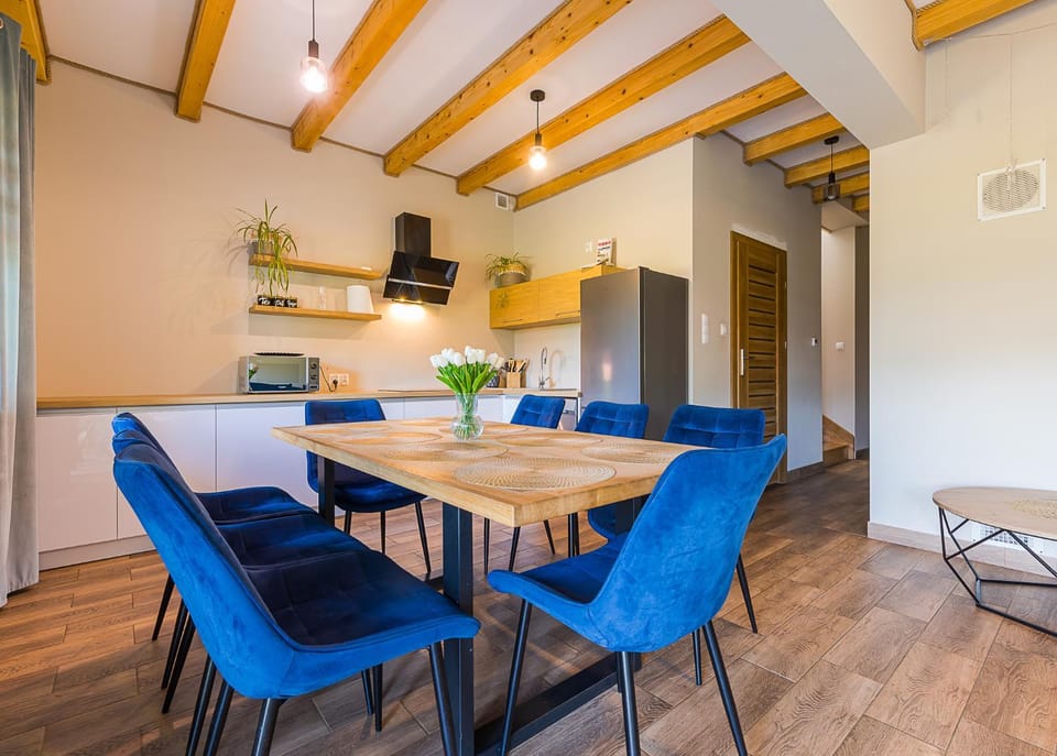 Kitchen or kitchenette, Living room, Seating area, Dining area, pet friendly, stove