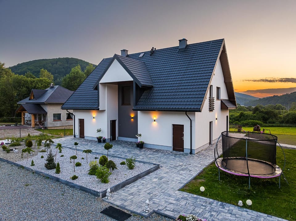 Facade/entrance, Garden, Sunset, Parking