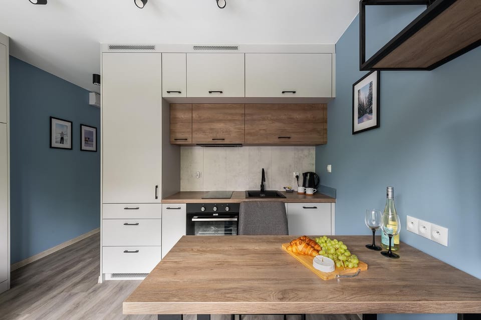 Kitchen or kitchenette, Dining area, stove