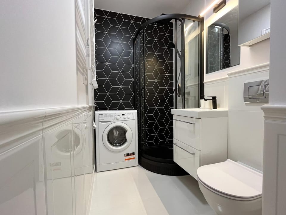 Shower, Toilet, Bathroom, towels, washing machine, dryer