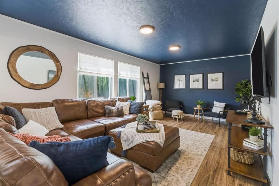 Caldwell Lux Getaway! Large Family Friendly Home House in Caldwell