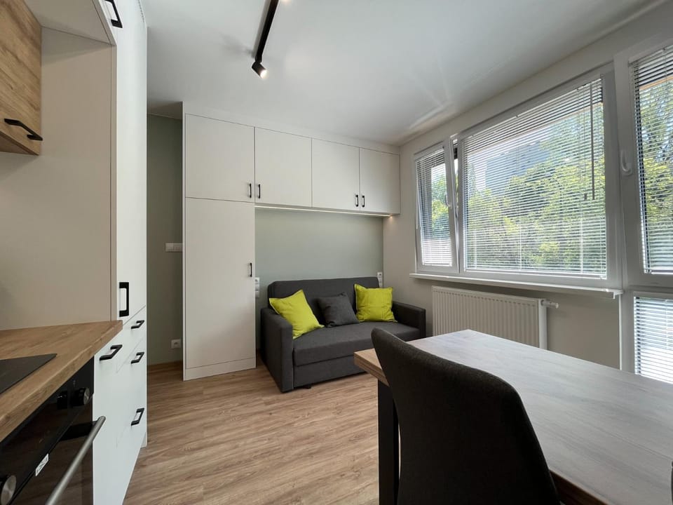 Photo of the whole room, Seating area