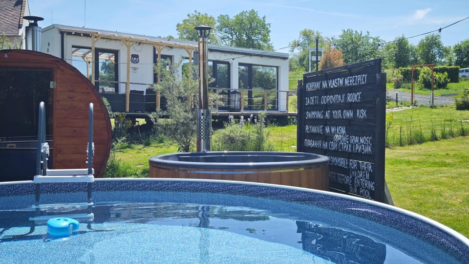 Property building, Hot Tub, Sauna, Swimming pool