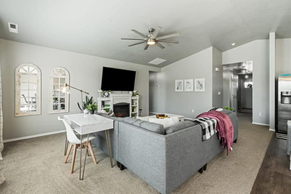 Spacious Cool Springs! Central Nampa 3 Bed House in Caldwell