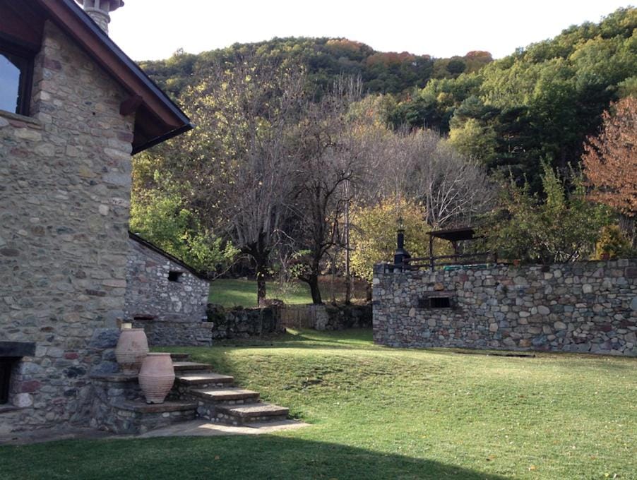 CHECK-IN CASAS Borda Blaner House in Aragon