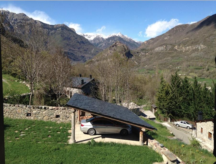 CHECK-IN CASAS Borda Blaner House in Aragon