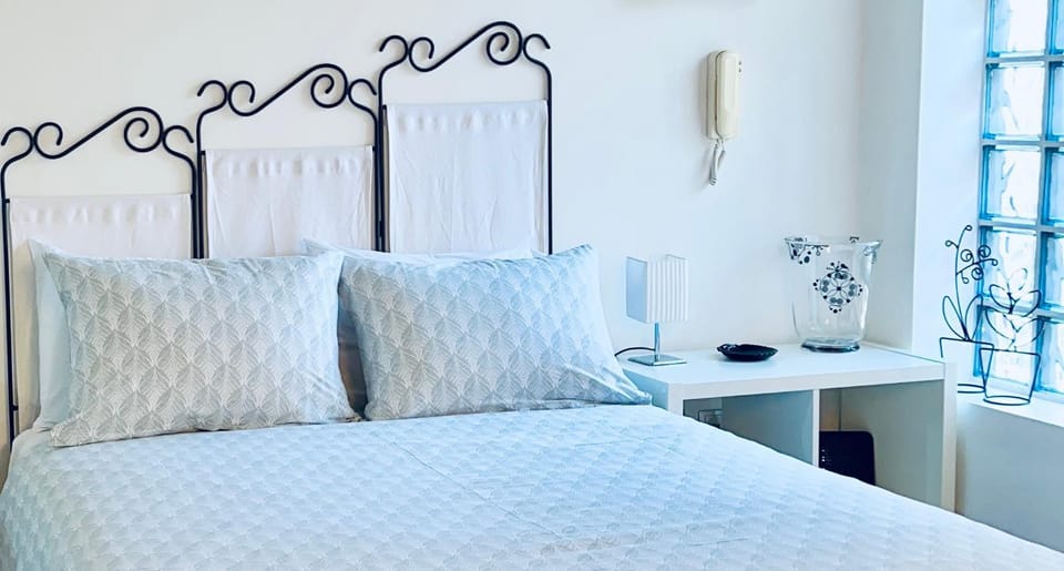 Bed, TV and multimedia, Photo of the whole room, Bedroom, air conditioner