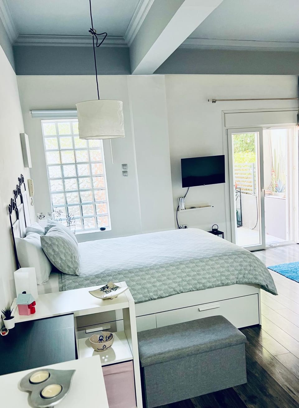 Bed, TV and multimedia, Photo of the whole room, Bedroom, air conditioner