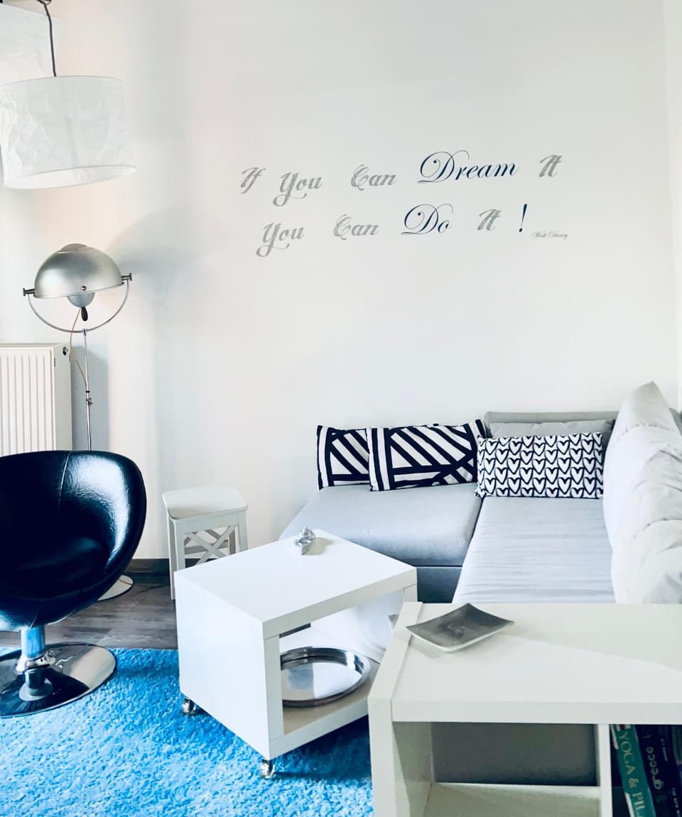 Living room, Seating area, air conditioner