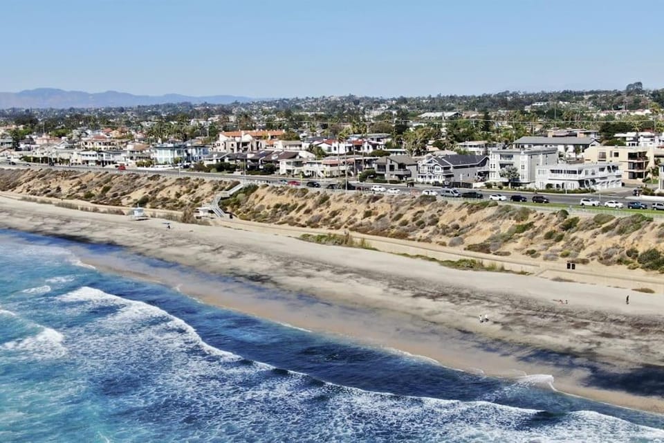 Luxury Ocean Views & Steps To The Sand - Tower 36 Upper Condo Unit Apartment hotel in Carlsbad