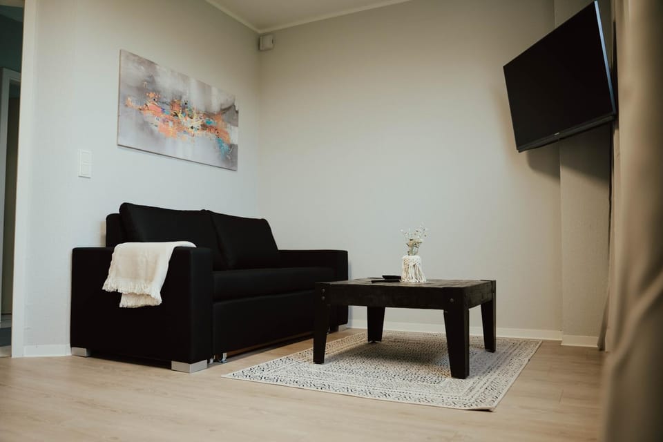 Communal lounge/ TV room, TV and multimedia, Living room, Seating area, Evening entertainment
