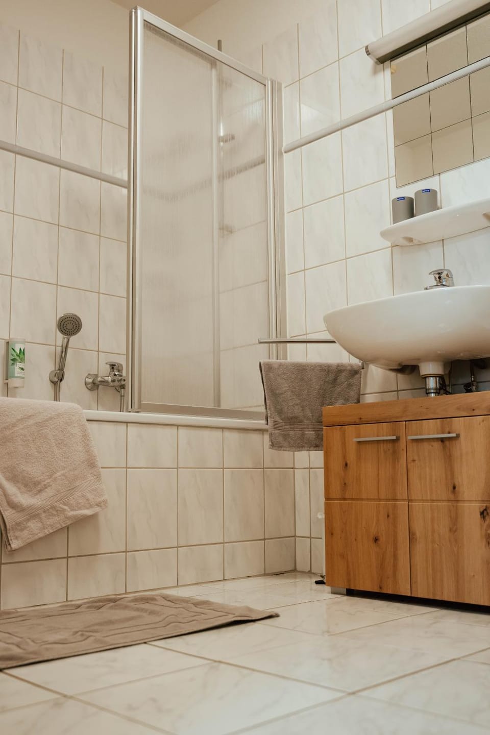 Shower, Bathroom, towels