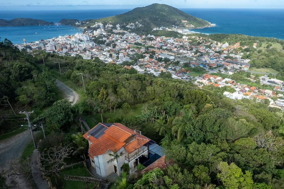 Property building, Day, Neighbourhood, Natural landscape, Bird's eye view, City view, Mountain view, Sea view, Street view