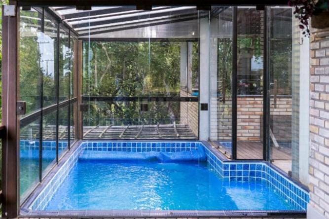 Casa 2, 3 ou 4 pessoas vista incrível com piscina centro Bombinhas carro 4x4 ou potente House in Bombinhas