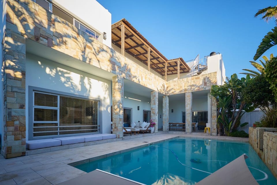 Atlantic Palms Courtyard Hotel in Cape Town
