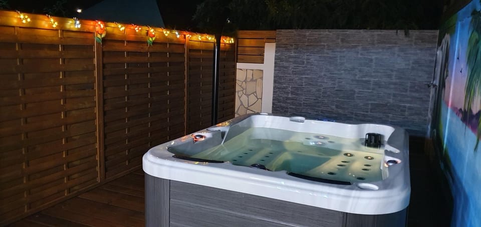 Night, Hot Tub