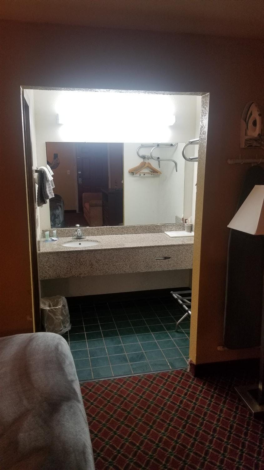 Hotel King Bed Hotel Room 110 Wi-Fi Booking Apartment in Stillwater