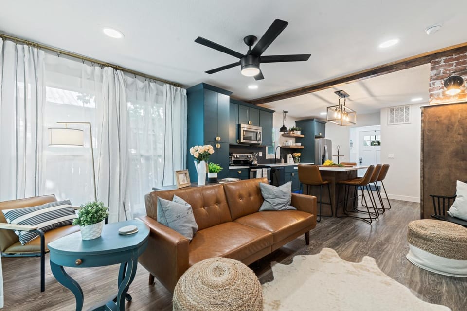 Seating area, Family, fireplace