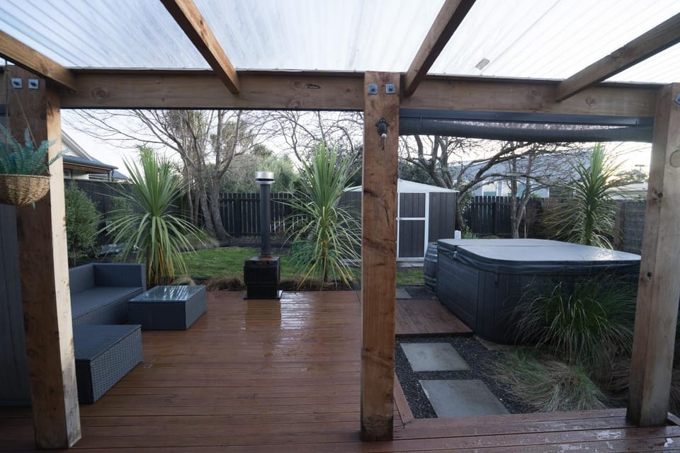 Patio, Garden, Hot Tub, Garden view
