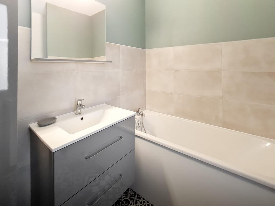 Bathroom, Bath
