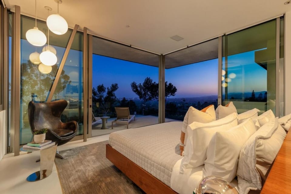 Vue Modern Villa in Beverly Hills