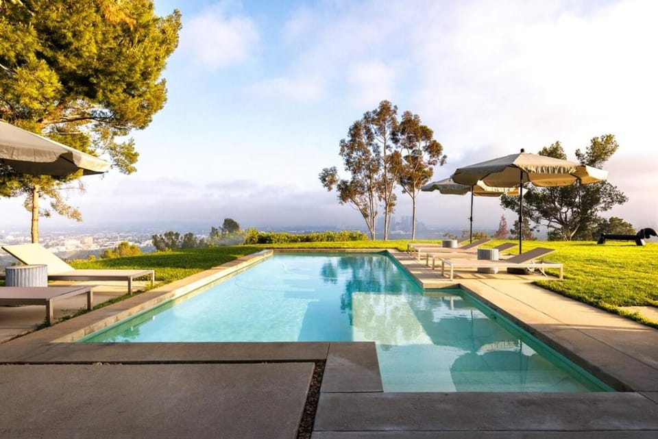 Vue Modern Villa in Beverly Hills