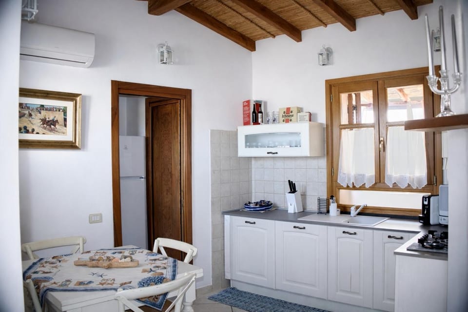 Kitchen or kitchenette, Dining area, stove, air conditioner