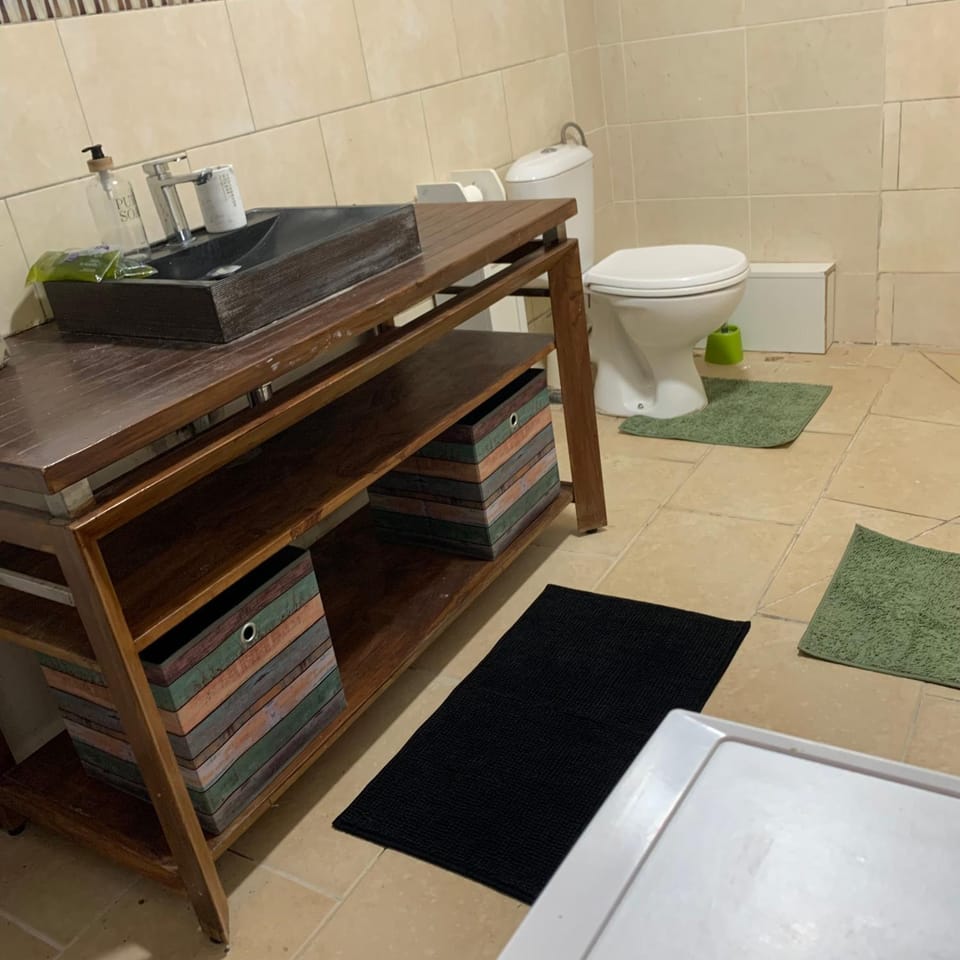 Toilet, Bathroom, towels