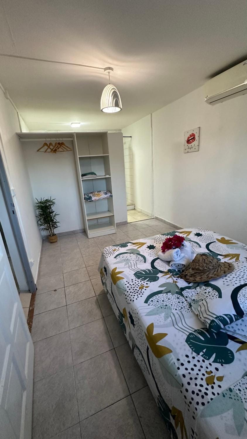 Bed, Photo of the whole room, Bedroom, air conditioner