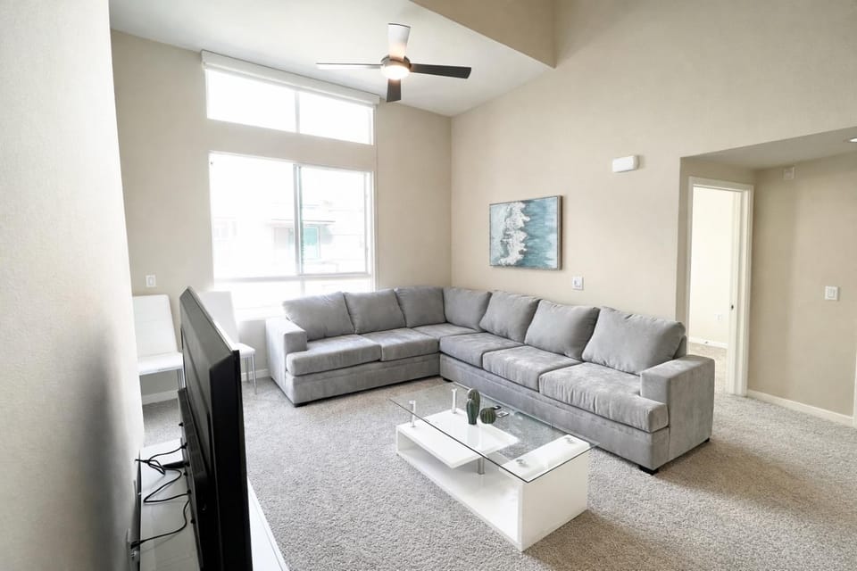 Luxury Residence Loft 3 Beds with Pool and Gym Apartment hotel in San Fernando Valley