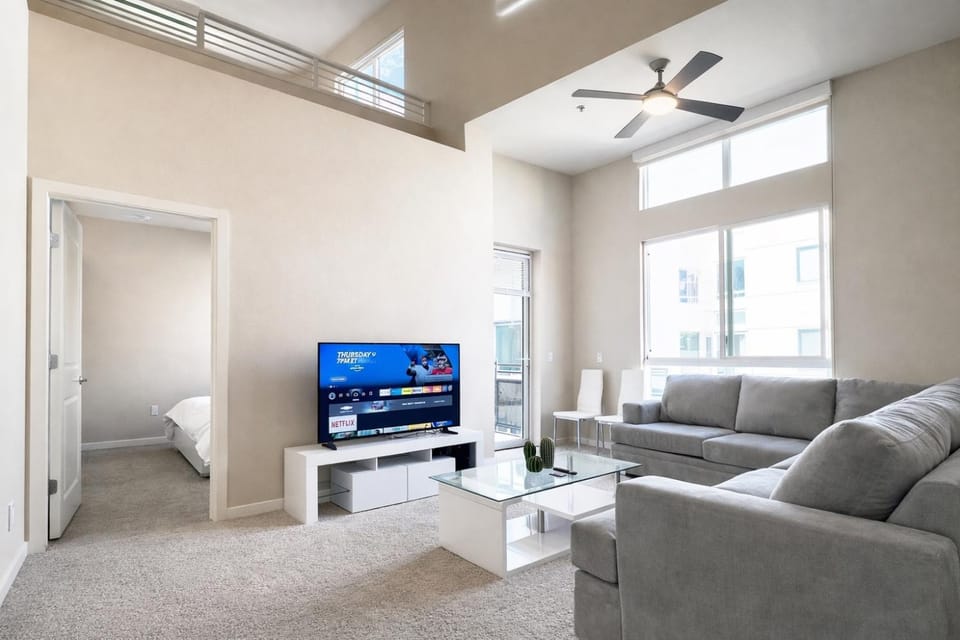 Luxury Residence Loft 3 Beds with Pool and Gym Apartment hotel in San Fernando Valley