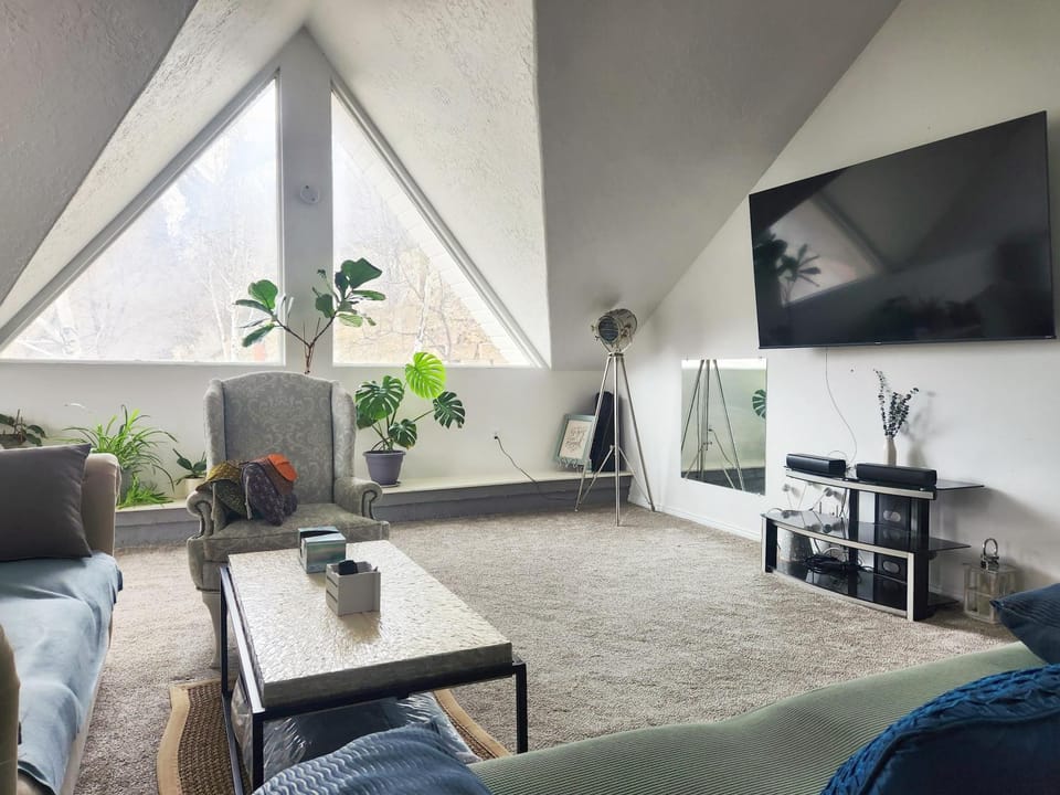 Large 3200sf A-Frame House close to Snowbird Alta Ski &Stunning Mountain View! House in Sandy