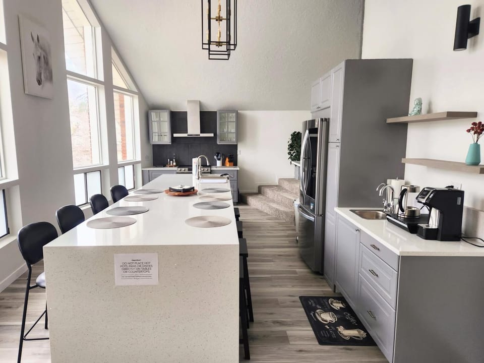 Large 3200sf A-Frame House close to Snowbird Alta Ski &Stunning Mountain View! House in Sandy