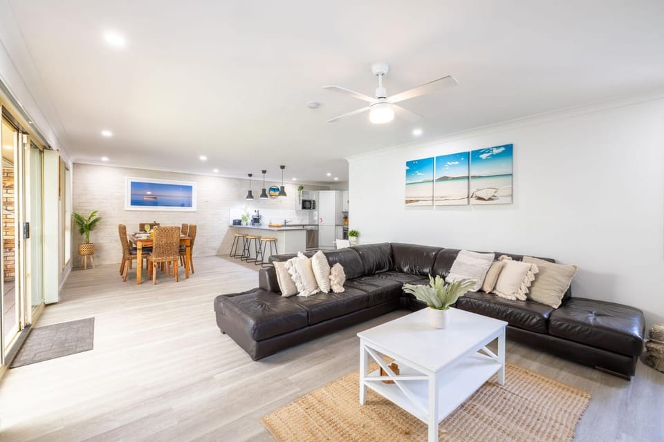 Fingal on Whitesands 1 12 Whitesands Road all on ground level with air con wifi and boat parking House in Fingal Bay