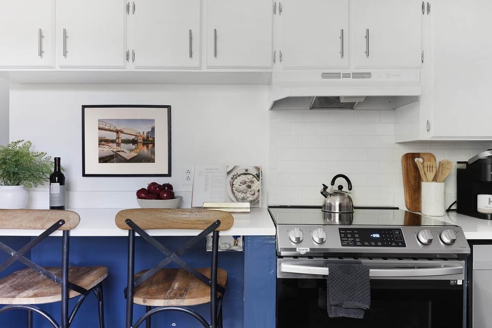 The Blue Bungalow - 4 beds And 7 Mins To Broadway! Apartment in Nashville