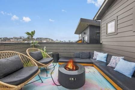 The Jolene Rooftop with Firepit Close to 12 South House in Nashville