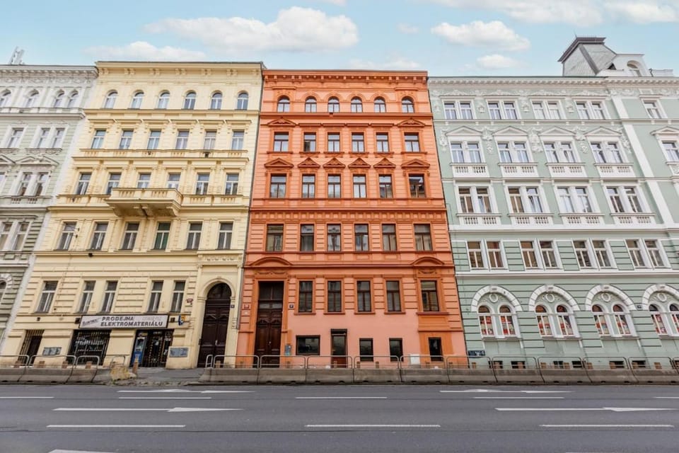 Modern Apartment with Balcony & Free Parking Apartment in Prague