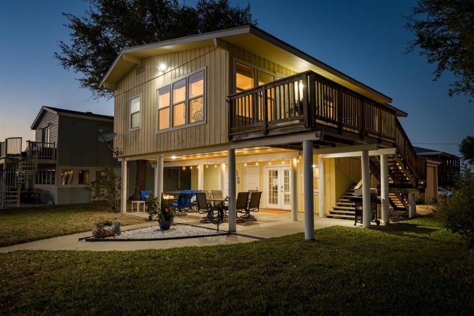 Property building, Patio, Garden, Balcony/Terrace, Sunset