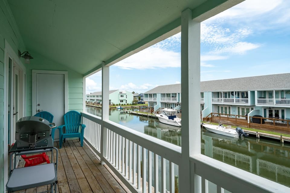 BBQ facilities, View (from property/room), Balcony/Terrace, Seating area, River view
