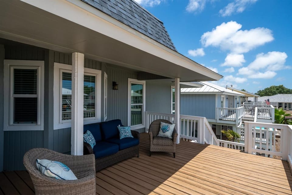 Patio, Balcony/Terrace, Seating area, furniture