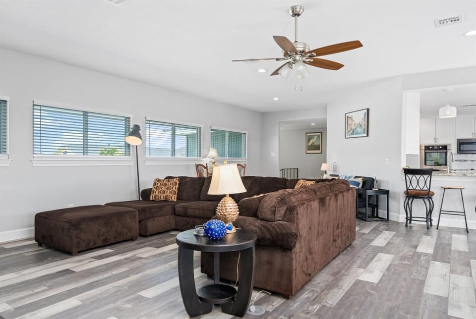Living room, Seating area, furniture