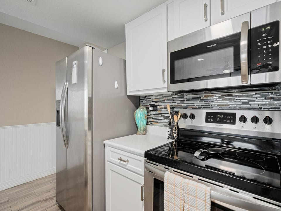 Kitchen or kitchenette, microwave, stove, kitchen