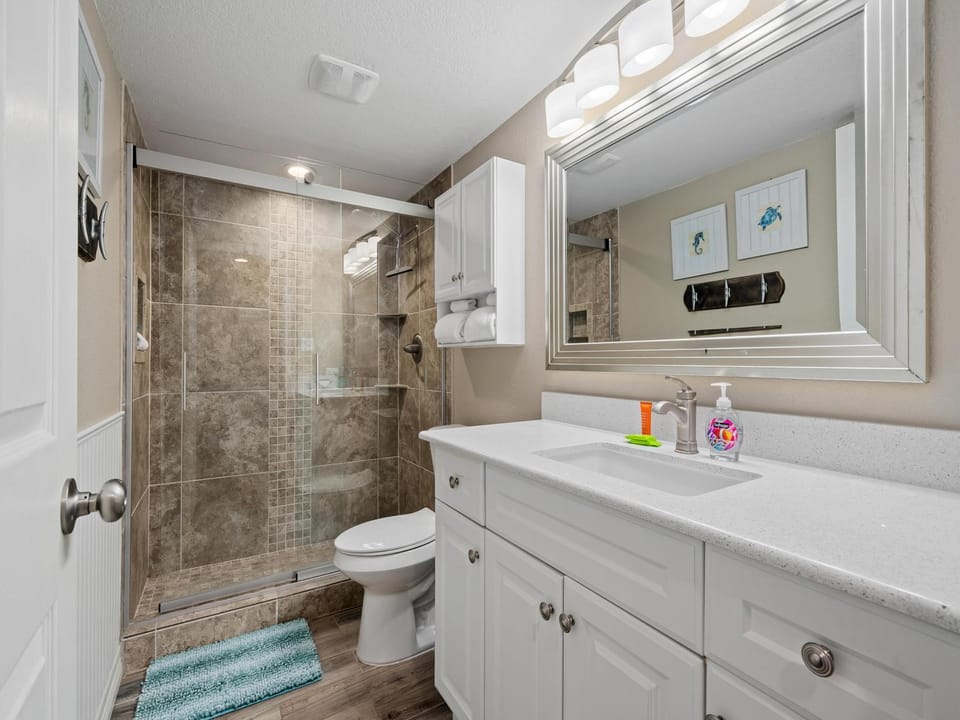 Shower, Toilet, Bathroom, towels