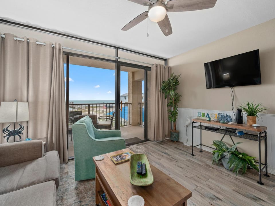 TV and multimedia, Balcony/Terrace, Living room, Seating area, Beach, Sea view, furniture