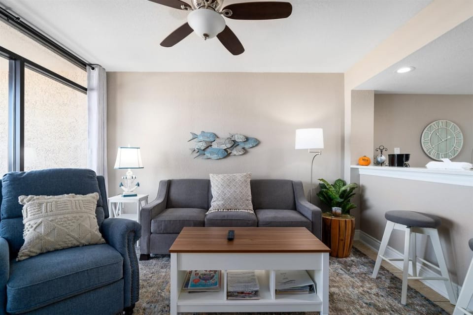 Living room, Seating area, furniture